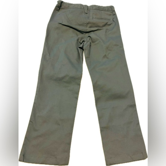 Old Navy Chinos- Army Green- Flat front; Size 6 NEVER WORE- New with some tags - Picture 2 of 4